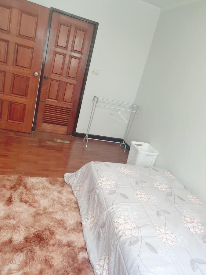 Kru Nat'S Bed & Breakfast W/ Private Rooms & Gym Bangkok Exterior photo